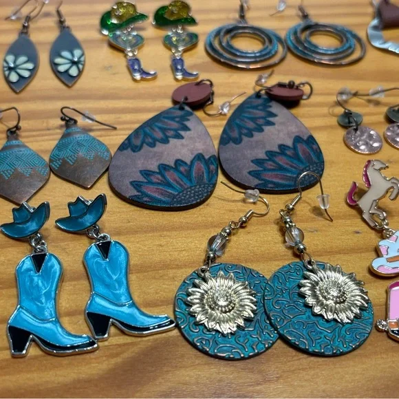 13 pairs new cute woman’s earrings - Picture 9 of 10